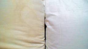 新品と３年使ったオルトペディコ枕の色比較